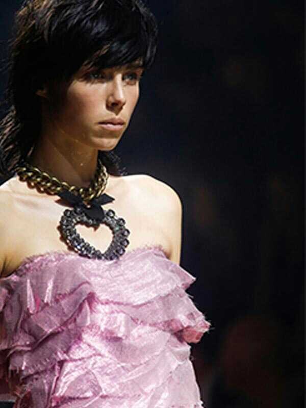 Show your slender shoulders